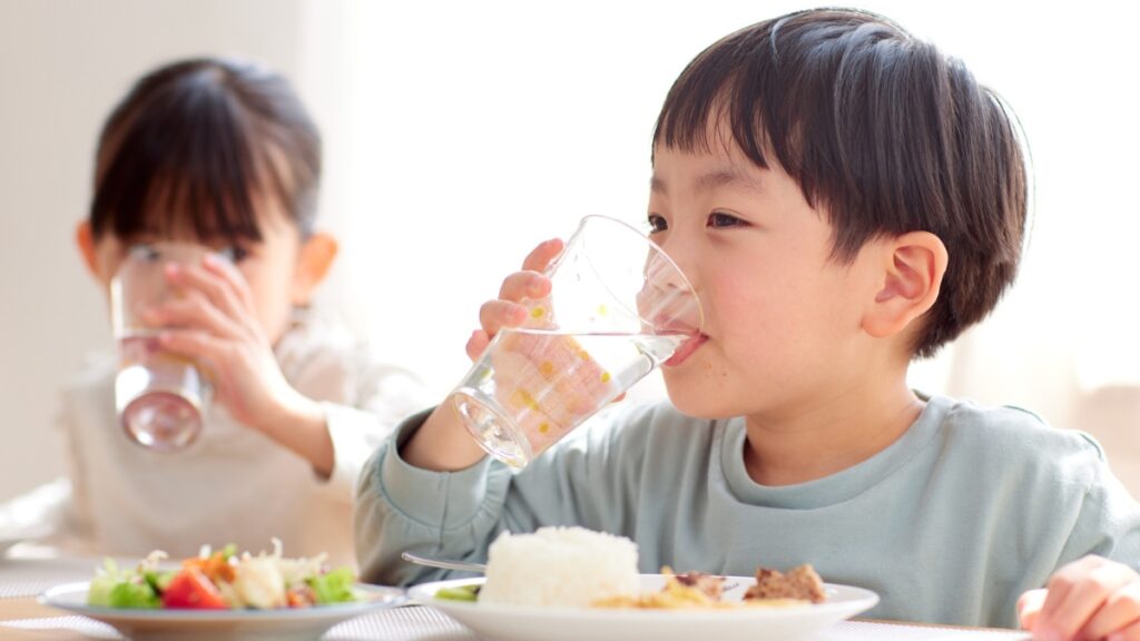 水 子ども