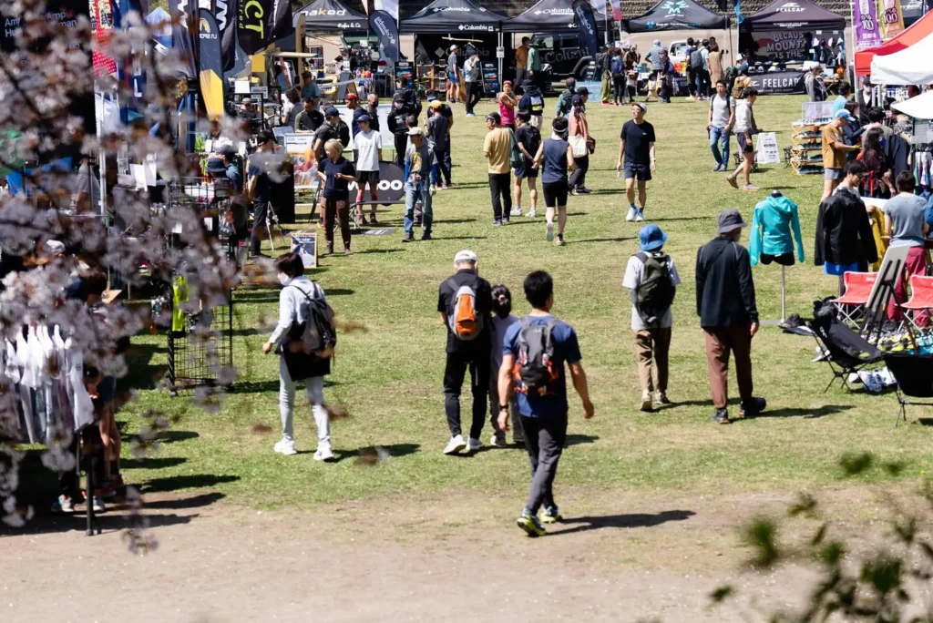 【多摩市】BAREFOOT EXPO 2025が多摩市で10/25開催|芝生で“歩く”を体験するベアフットの祭典