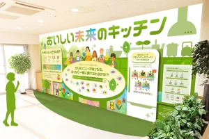 京王グループ×キユーピーが食育共創プロジェクトを開始し、3月8日(日)から「高尾の森わくわくビレッジ」で参加型展示と新メニュー販売をスタート
